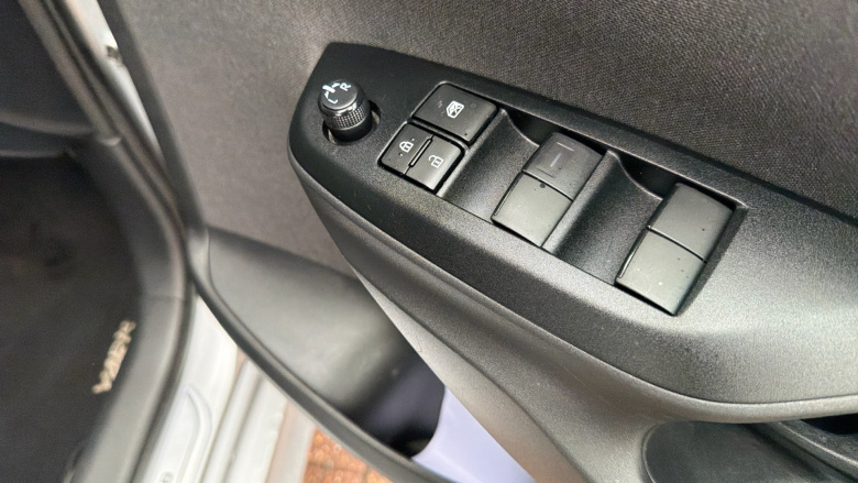 Toyota Yaris 1.5 Hybrid Design 5dr CVT Hybrid Hatchback